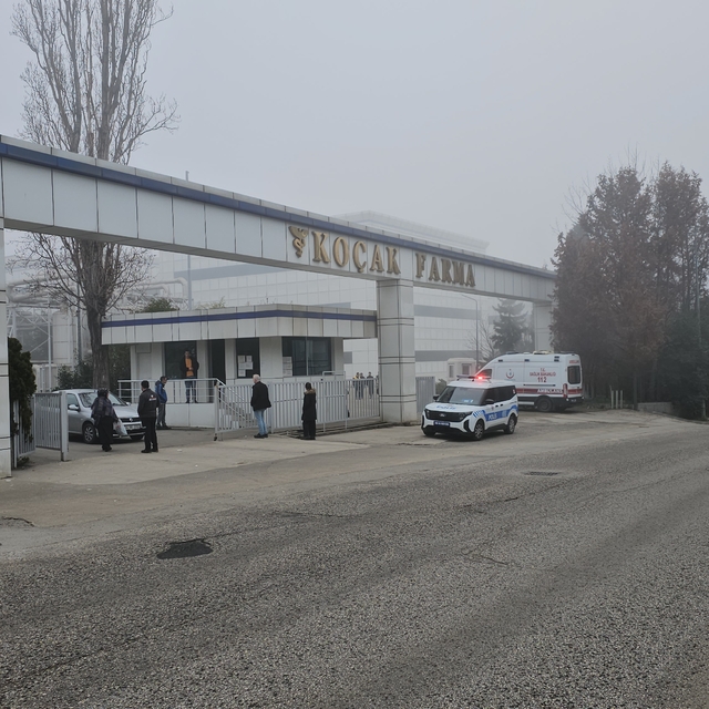 Tekirdağ'daki  ilaç fabrikasında meydana gelen patlamada sesten etkilenen 3...