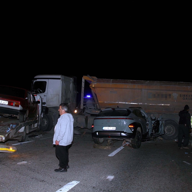 1 kişinin öldüğü, 4 kişinin yaralandığı kazada hafriyat kamyonunun şoförü t...