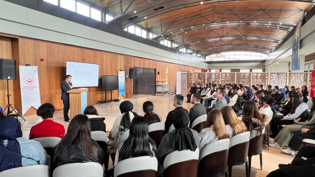 Şehit ve gazi yakını öğrenciler Ahlat'a geldi