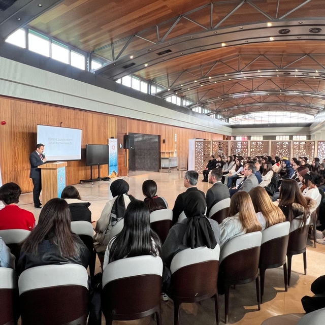 Şehit ve gazi yakını öğrenciler Ahlat'a geldi