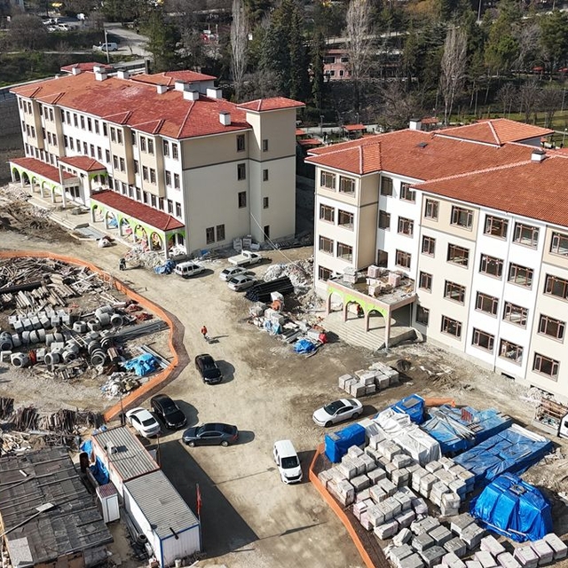 AK Parti heyeti Karabük'te eğitim yatırımlarını inceledi