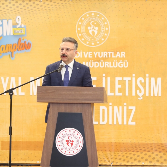 Eskişehir'de "Sosyal Medya ve İletişim Kampı" başladı