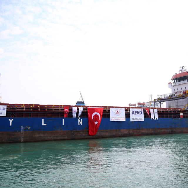Gazze'ye insani yardım ulaştıracak "15. İyilik Gemisi" Mersin'den uğurlandı...