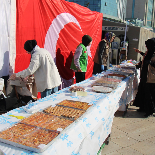 Malatyalı kadınlardan Gazze yararına kermes