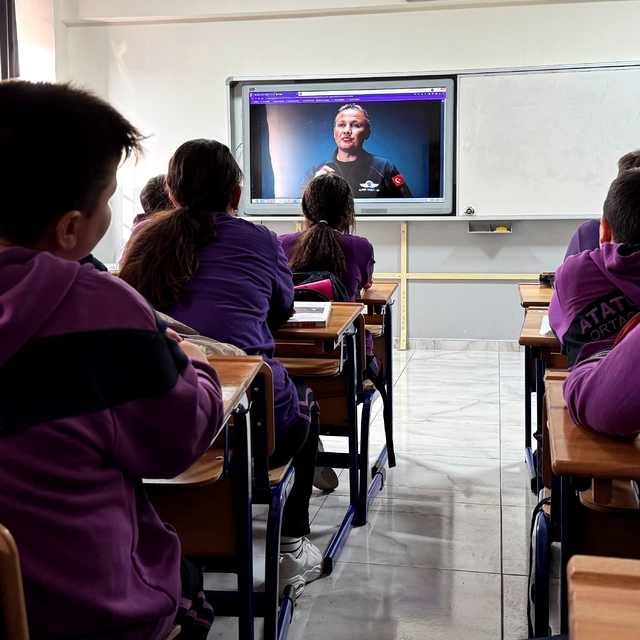 Samsun'da öğrenciler "Ufkun Ötesinde" belgeselini izledi