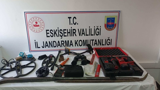 Eskişehir'de izinsiz kazı yapan 4 şüpheli yakalandı
