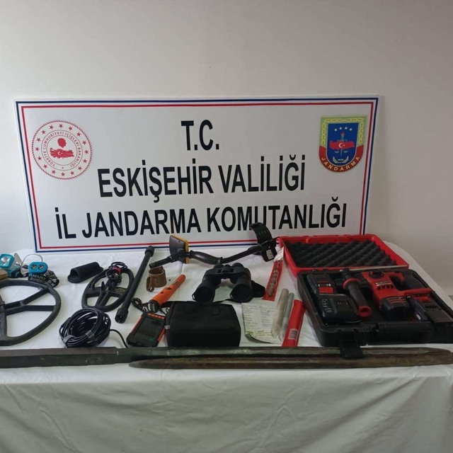 Eskişehir'de izinsiz kazı yapan 4 şüpheli yakalandı