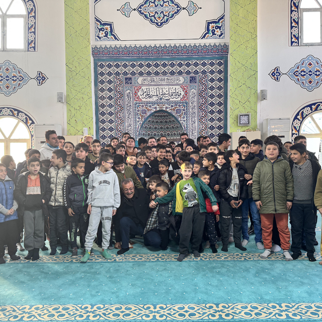 Osmaniye'de ara tatilde camiye düzenli gelen çocuklar ödüllendirildi