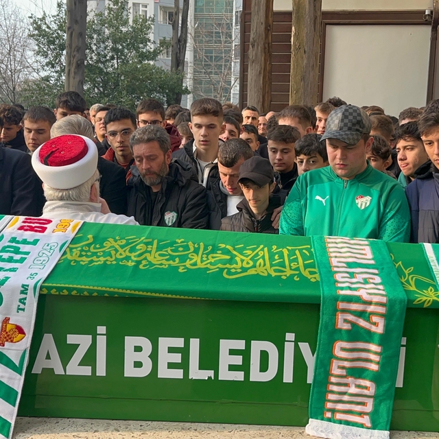 Alkollü sürücünün otomobiliyle çarptığı Ceyhun, 8 günlük yaşam savaşını kay...