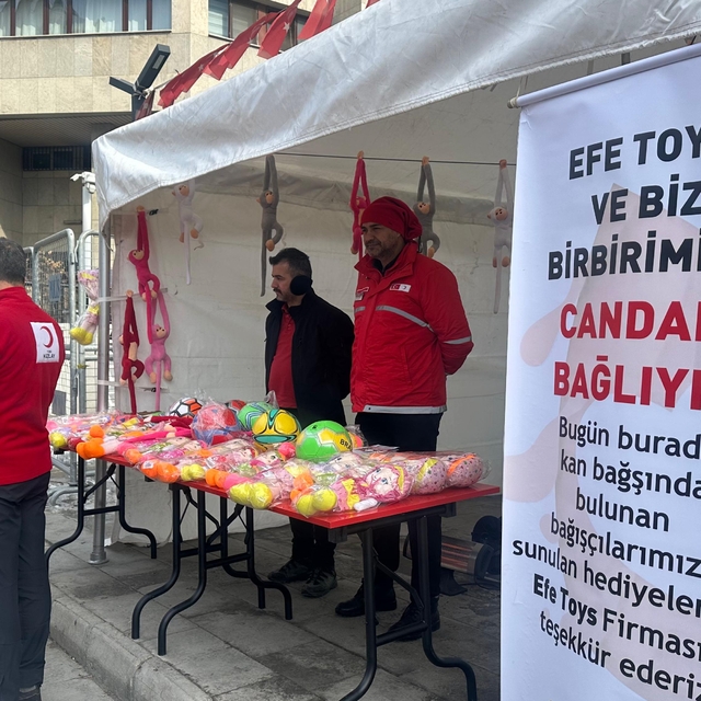 Van'da kan bağışında bulunanlara oyuncak hediye edildi