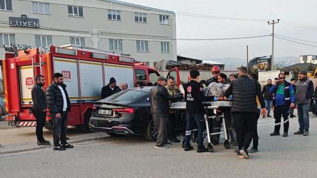 Bursa'da servis minibüsü ile otomobilin çarpışması sonucu 10 kişi yaralandı