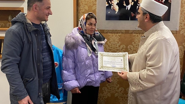 Ukraynalı ve Endonezyalı iki kadın Sakarya'da Müslüman oldu