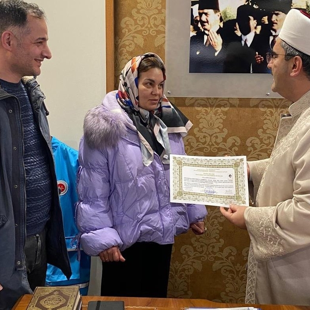 Ukraynalı ve Endonezyalı iki kadın Sakarya'da Müslüman oldu