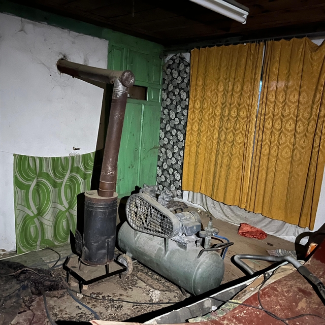 Kaçak kazı şüphelileri binanın altına tünel inşa edip, elektrik hattı döşem...