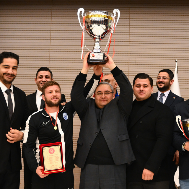 Türkiye Şampiyonası'nda dereceye giren güreşçiler ödüllendirildi