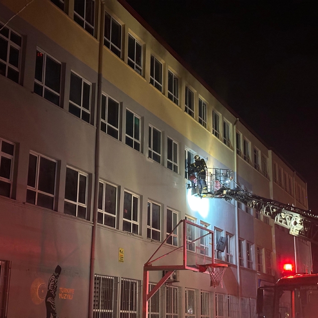 Samsun'da ortaokulda çıkan yangın söndürüldü
