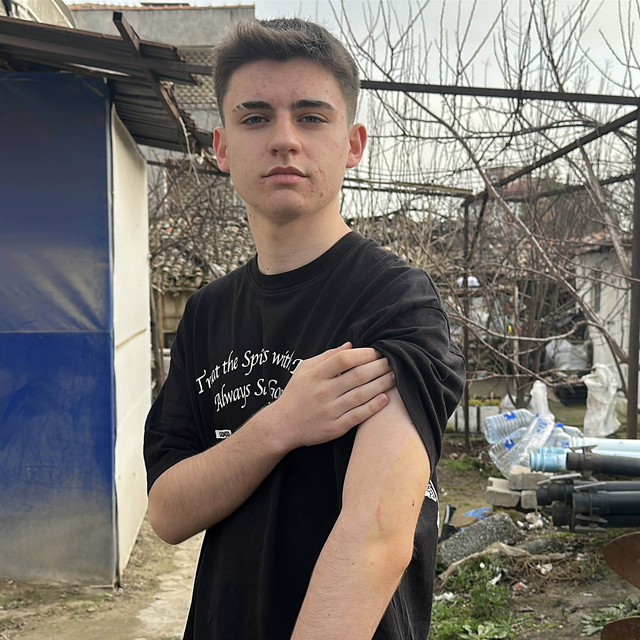 Okul yolunda köpek saldırdı; lise öğrencisi kolundan yaralandı