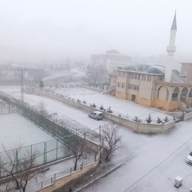 Yeşilyurt ve Başçiftlik ilçelerinde kar yağışı etkili oldu