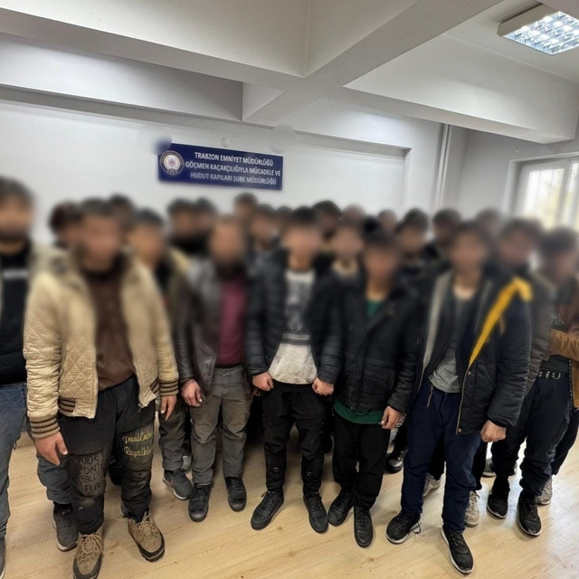 Trabzon'da otobüste yapılan özel bölmede 26 düzensiz göçmen yakalandı