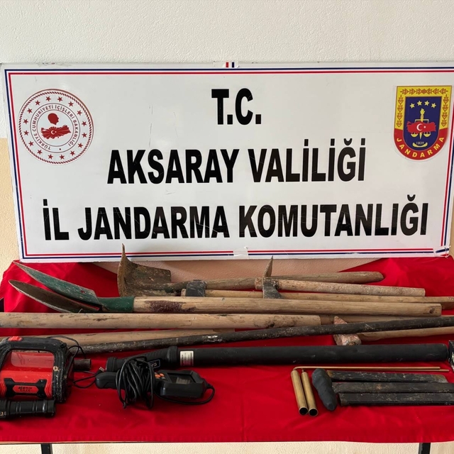 Aksaray'da kaçak kazı yapan 8 şüpheli suçüstü yakalandı