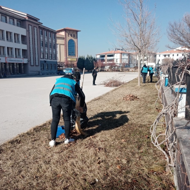 Çorum'da denetimli serbestlik yükümlüleri okullarda bakım onarım yaptı