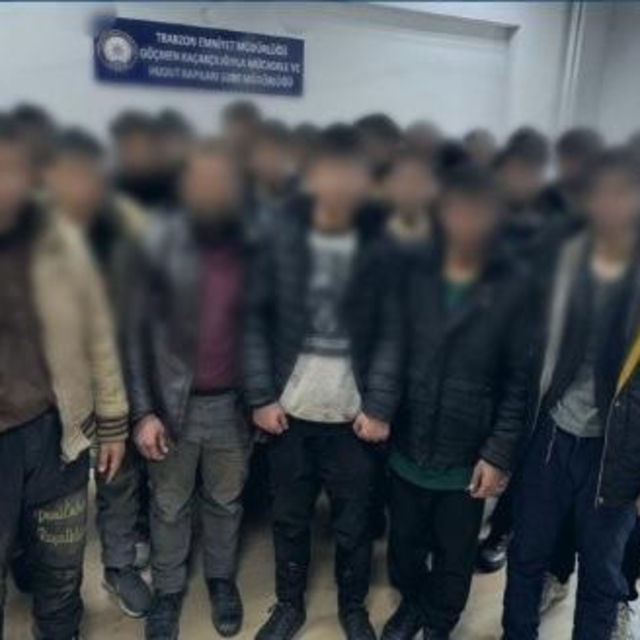 Otobüsteki gizli bölmeden 26 kaçak göçmen çıktı