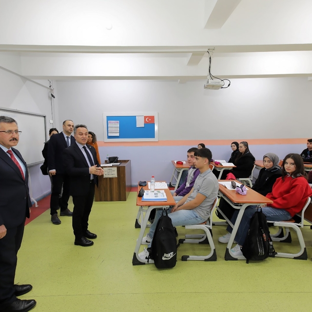 TOGÜ Retörü Yılmaz, Tarım Lisesi'ni ziyaret etti