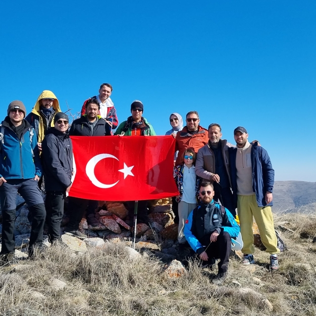Kırşehirli dağcılar, Kervansaray Dağı'nın zirvesine tırmandı