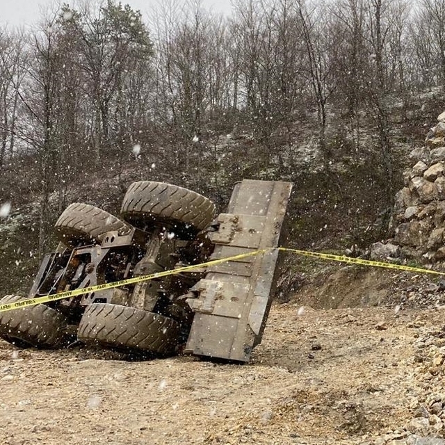 Samsun'da devrilen iş makinesinin operatörü öldü