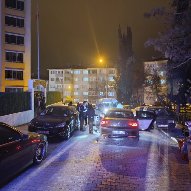 Bilecik'te bir kadın ve eşini alıkoyup, polise silah doğrultan şüpheli etki...