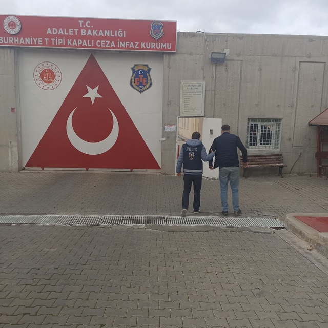 Burhaniye'de firari hükümlü yakalandı