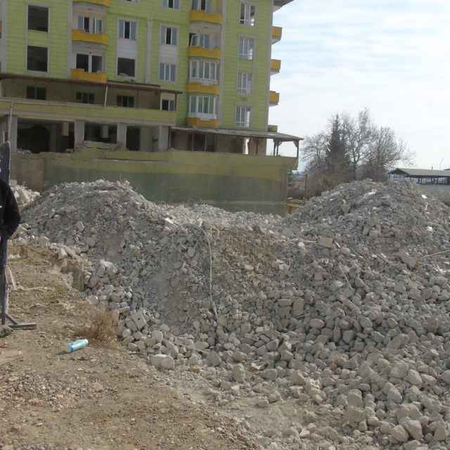 Depremde enkazdan 132 saat sonra kurtarılan baba-kız hayata tutundu