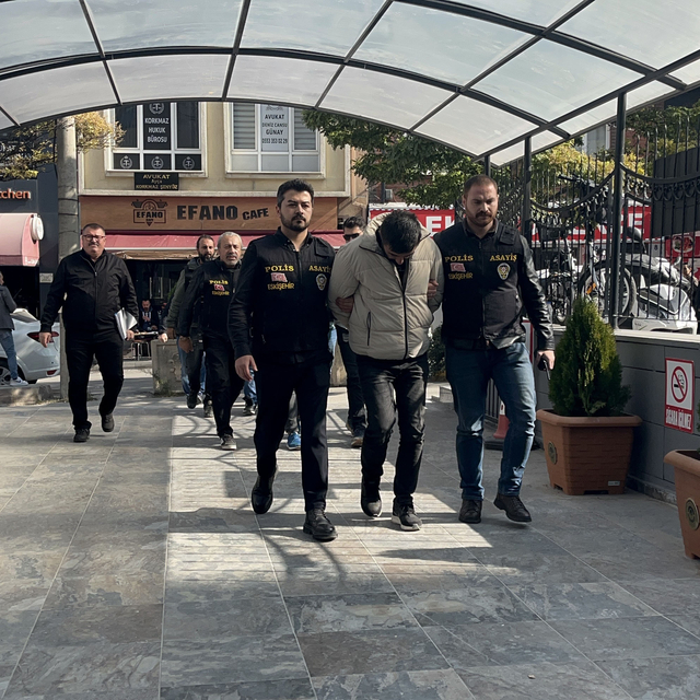 Arkadaşını başından vurarak öldüren sanık: Kucağımdayken silah aniden patla...
