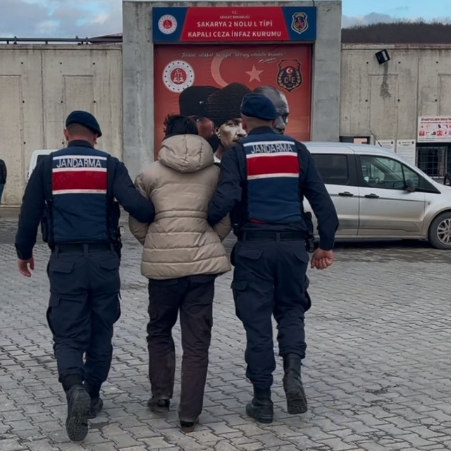 GÜNCELLEME - Sakarya'da annesini öldürdüğü öne sürülen zanlı tutuklandı