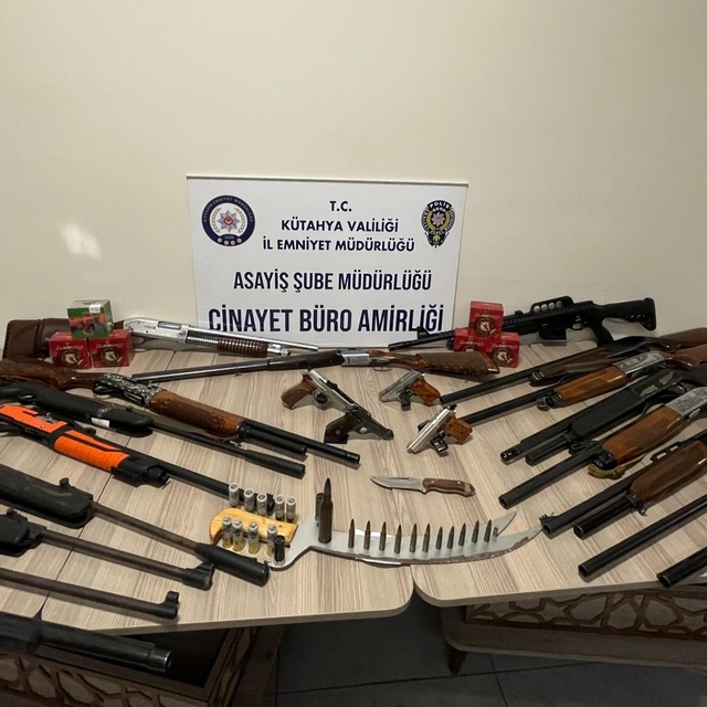 Kütahya'da sosyal medyadan silah görseli paylaşan 12 şüpheli yakalandı