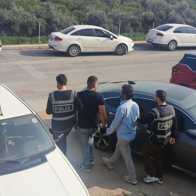 Mersin'de okul bahçesinde öğretmeni darbeden veli ve ağabeyi tutuklandı