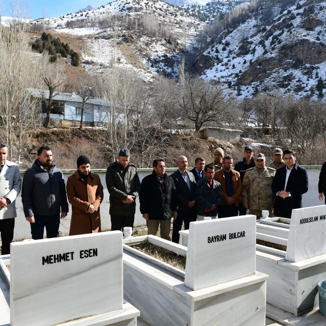 Van'daki çığlarda hayatını kaybedenler anıldı