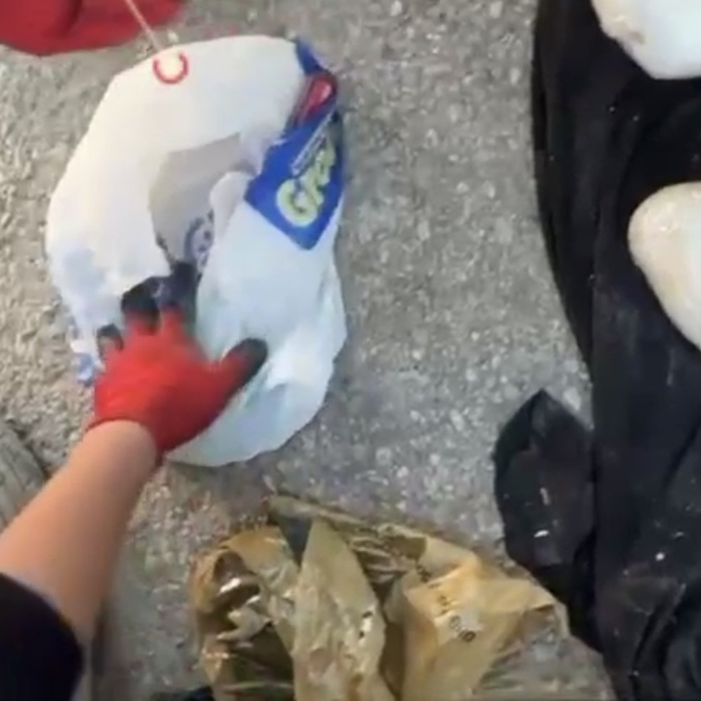 Yedek lastiğe gizlenmiş 2 kilo uyuşturucuyu 'Pars' buldu