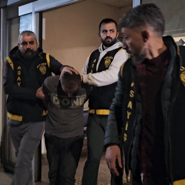 Girdiği alışveriş merkezinde 3 gündür havalandırma boşluğunda saklanan hırs...