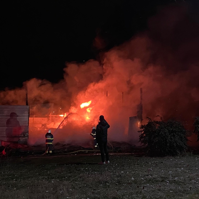 Eskişehir'de geri dönüşüm tesisinde çıkan yangın söndürüldü