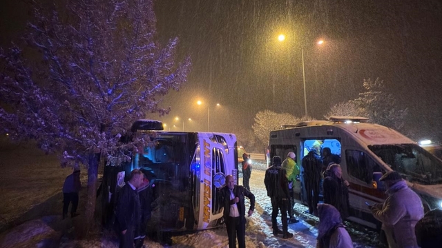 Nevşehir'de yolcu otobüsü devrildi: 6 yaralı