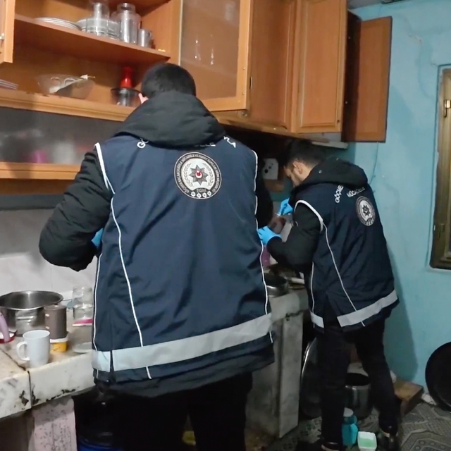 Adana merkezli göçmen kaçakçılığı operasyonunda 17 şüpheli yakalandı