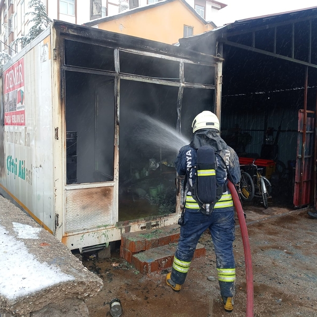 Seydişehir'de işyerinde çıkan yangında 1 kişi dumandan etkilendi