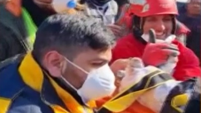 Enkazdan çıkardıkları 28 günlük 'Halit Talha' bebek ve 9 yaşındaki Yağmur'u anlattılar