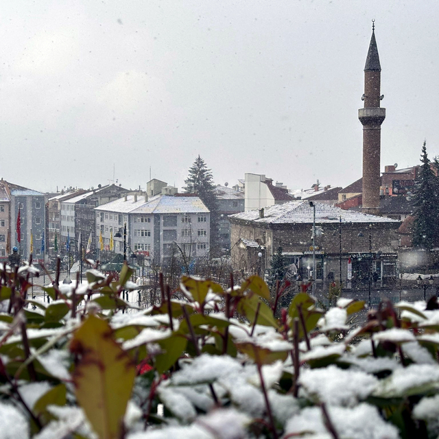 Bolu kent merkezinde hafif kar yağışı
