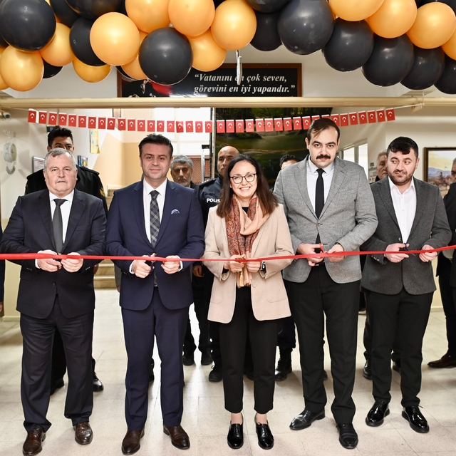 Yalova Valisi Kaya, Armutlu'da okul açılışlarına katıldı