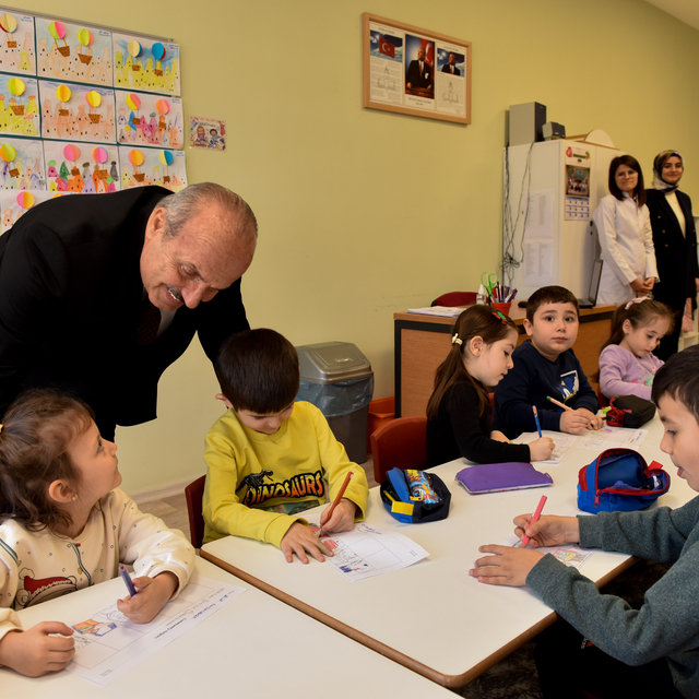 Taşköprü'de Kaymakam Demirdağ ve Başkan Arslan öğrencileri ziyaret etti