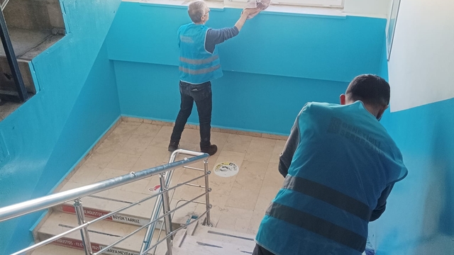 Elazığ'da hükümlüler yarıyıl tatilinde okullarda temizlik ve bakım çalışması yaptı