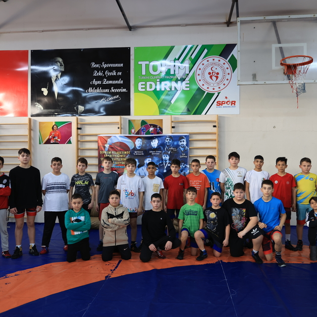 Kahramanmaraş merkezli depremlerde yaşamını yitiren güreşçiler, Edirne'de d...