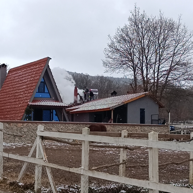 Bilecik'te çiftlikte çıkan yangın söndürüldü